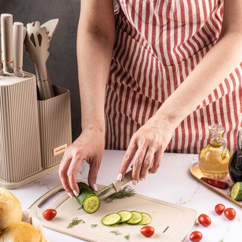 Zestaw noży i przyborów kuchennych z deską Klausberg